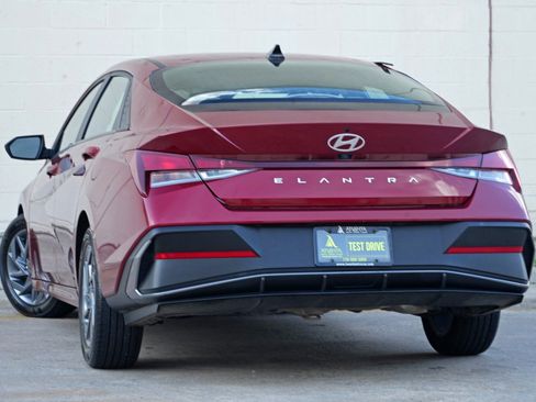 Used 2024 Hyundai Elantra SEL FWD image 5