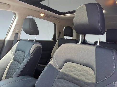 Used 2025 Nissan Pathfinder SV w/ SV Premium Package FWD image 17