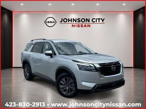 Used 2025 Nissan Pathfinder SV AWD/4WD image 1
