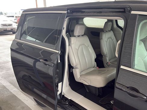 Used 2021 Chrysler Voyager Lxi FWD image 20