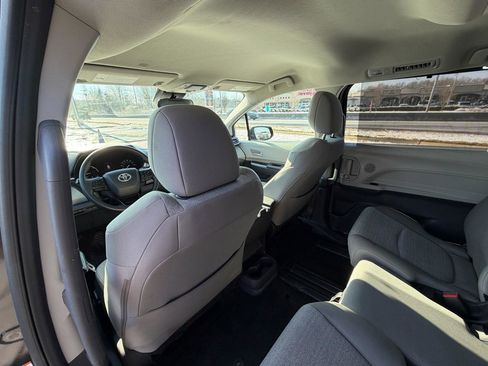 Used 2024 Toyota Sienna LE image 26