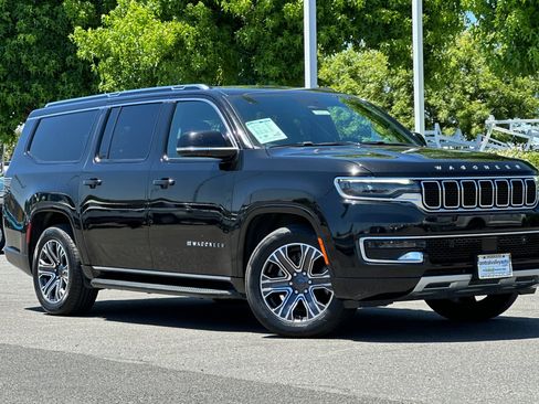 Certified 2023 Jeep Wagoneer L Series II AWD/4WD image 2