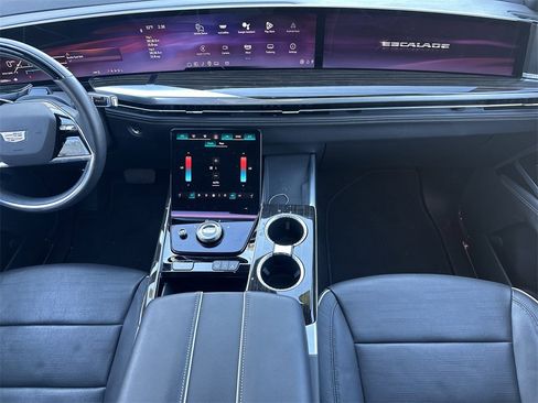 Certified 2025 Cadillac Escalade Premium Luxury image 15