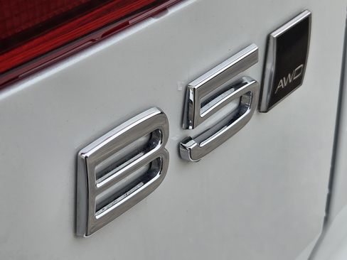 Used 2024 Volvo XC60 B5 Plus w/ Protection Package Premier AWD/4WD image 40