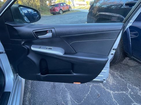 Used 2014 Toyota Camry SE image 26
