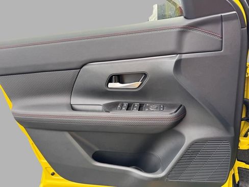 Certified 2025 Nissan Kicks SR image 18