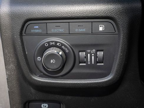 Used 2023 Jeep Grand Cherokee Trailhawk w/ Luxury Tech Group III image 30