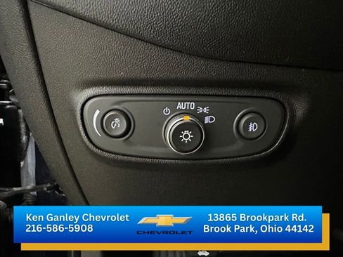 Used 2020 Chevrolet Equinox LT w/ Driver Convenience Package image 11