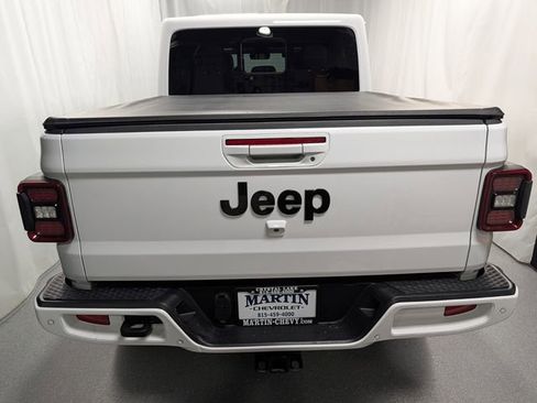 Used 2021 Jeep Gladiator Overland AWD/4WD image 6