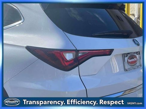 Used 2023 Acura MDX SH-AWD w/ Advance Package image 11