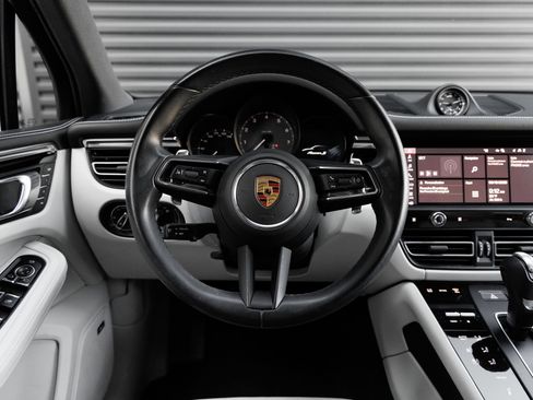 Certified 2022 Porsche Macan S AWD/4WD image 17