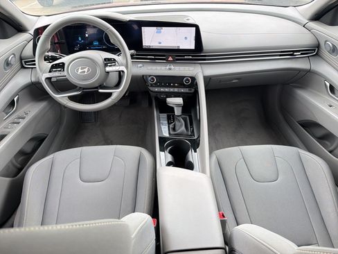 Used 2025 Hyundai Elantra SEL FWD image 17