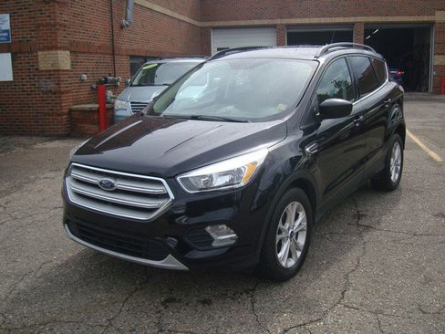 Used 2018 Ford Escape SE w/ SE Sync 3 Package FWD image 1