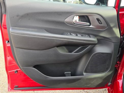 New 2026 Chrysler Pacifica Select image 21