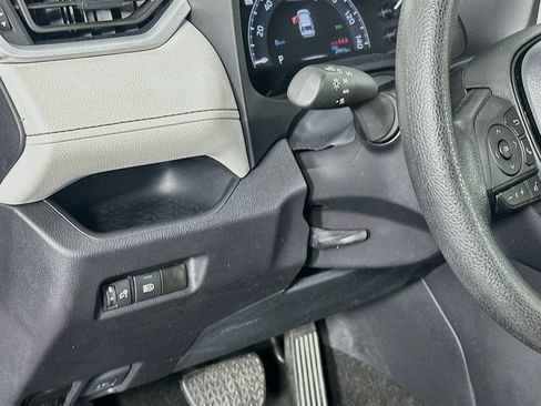 Used 2025 Toyota RAV4 XLE FWD image 17