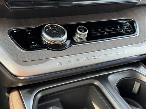 New 2026 Ford Expedition Platinum image 16