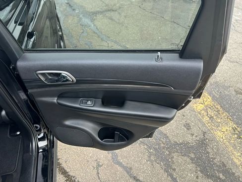 Used 2019 Jeep Grand Cherokee Limited X image 37