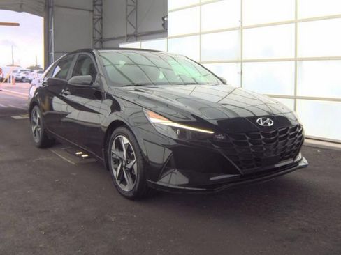 Used 2023 Hyundai Elantra SEL w/ Convenience Package image 4