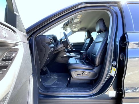 Used 2022 Ford Explorer XLT w/ Equipment Group 202A AWD/4WD image 10