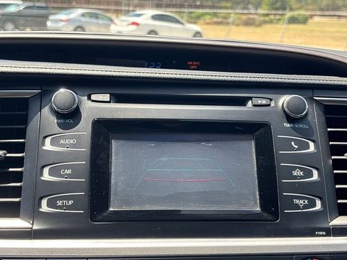 Used 2019 Toyota Highlander LE FWD image 10
