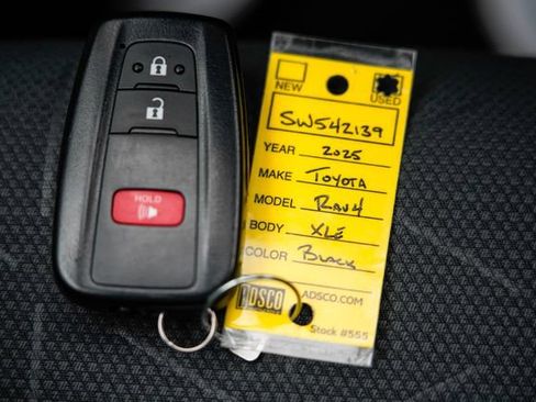 Used 2025 Toyota RAV4 XLE AWD/4WD image 35
