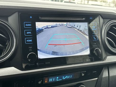 Used 2017 Toyota Tacoma TRD Off-Road w/ Premium & Technology Package image 22