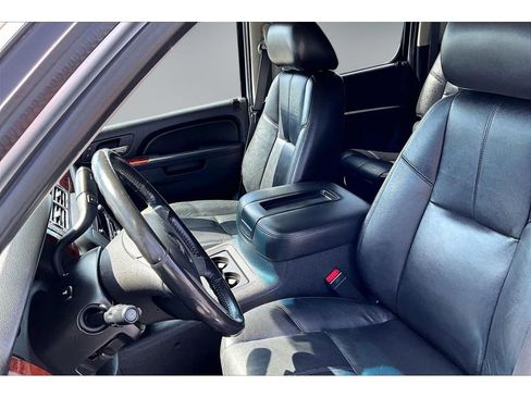 Used 2013 GMC Yukon XL SLT AWD/4WD image 18