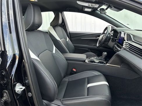 Used 2025 Toyota Camry SE image 30