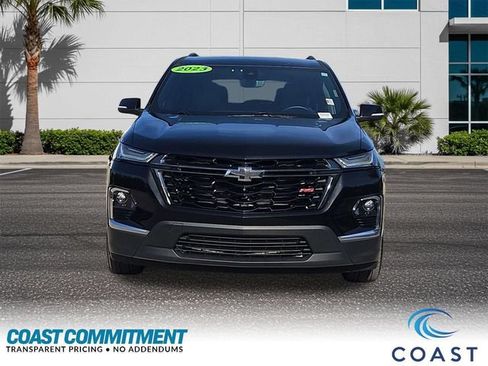 Used 2023 Chevrolet Traverse RS FWD image 2