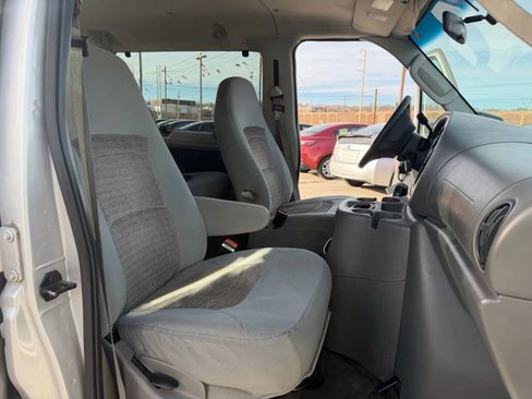 Used 2005 Ford E-350 and Econoline 350 XL image 13