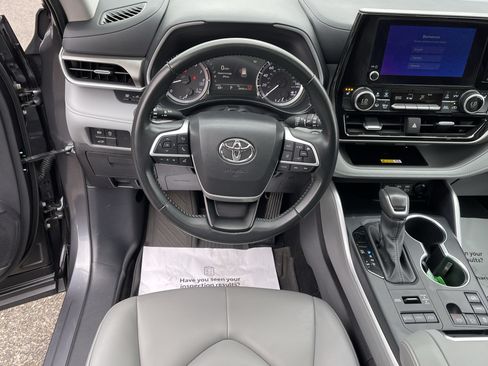 Certified 2025 Toyota Highlander XLE AWD/4WD image 13