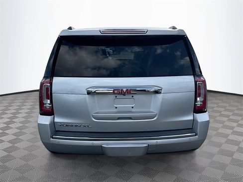 Used 2020 GMC Yukon XL Denali image 7