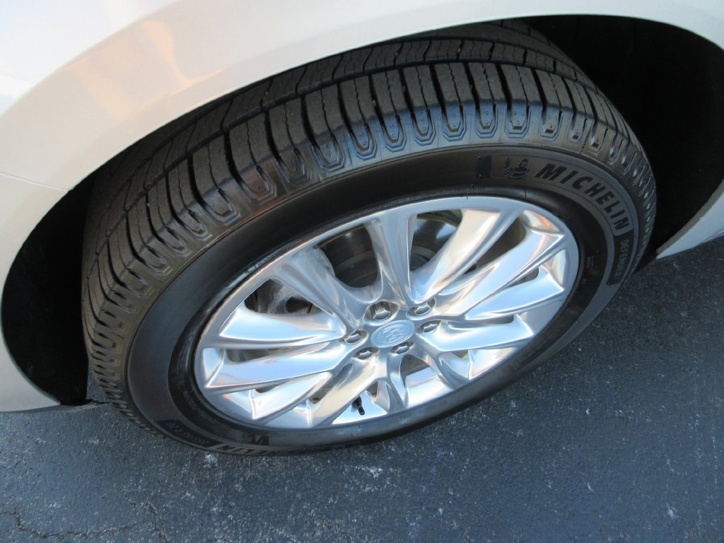 Used 2019 Buick Enclave Essence FWD image 13