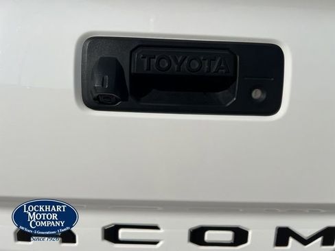Used 2018 Toyota Tacoma TRD Sport w/ Technology Package image 22
