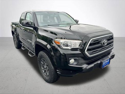 Certified 2017 Toyota Tacoma SR5 AWD/4WD image 6