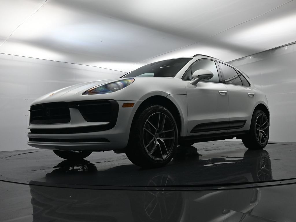 Certified 2026 Porsche Macan AWD/4WD image 45