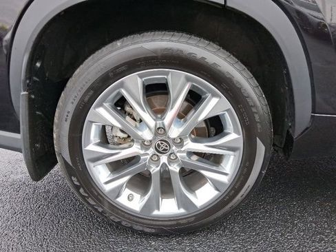 Used 2021 Toyota Highlander Limited image 11