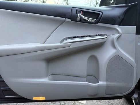 Used 2012 Toyota Camry XLE image 23