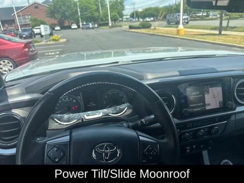 Used 2019 Toyota Tacoma TRD Off-Road w/ TRD Premium Off Road Package AWD/4WD image 17