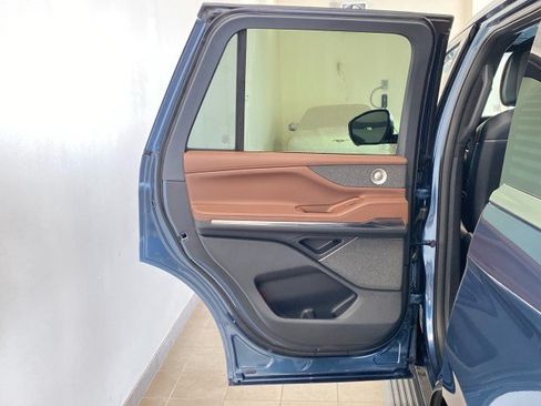 New 2027 Lincoln Navigator Reserve AWD/4WD image 12