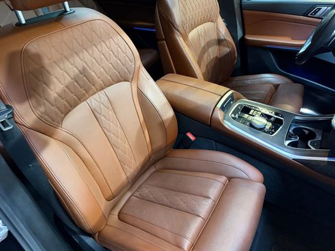 Used 2024 BMW X7 xDrive40i image 64