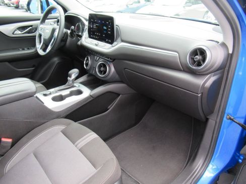 Used 2025 Chevrolet Blazer LT FWD image 12
