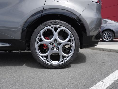 Certified 2024 Alfa Romeo Tonale Ti image 15