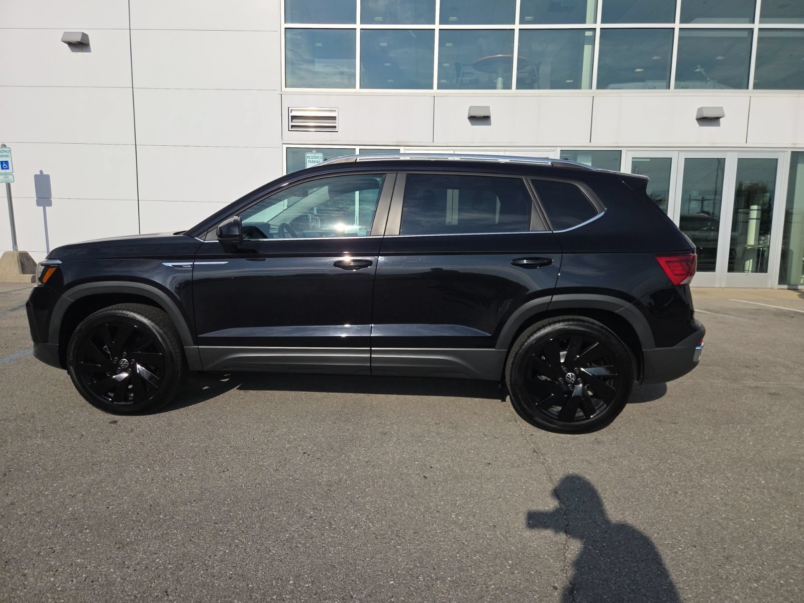 Certified 2024 Volkswagen Taos SE w/ Black Wheel Plus Package AWD/4WD image 10