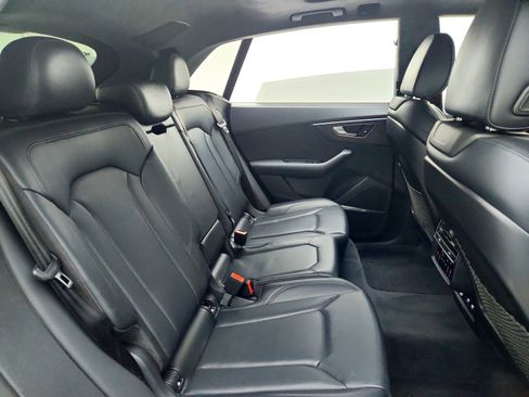Used 2019 Audi Q8 Prestige w/ Luxury Package image 27