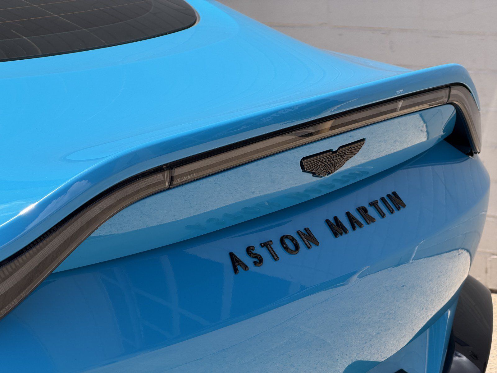 Used 2023 Aston Martin V8 Vantage Coupe RWD image 8