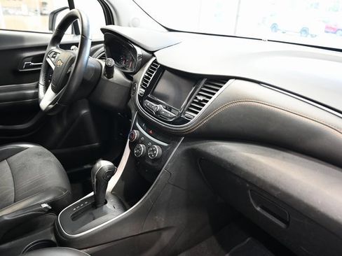 Used 2022 Chevrolet Trax LT w/ Sport Edition image 13