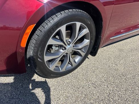 Used 2018 Chrysler Pacifica Limited w/ Tire & Wheel Group FWD image 9