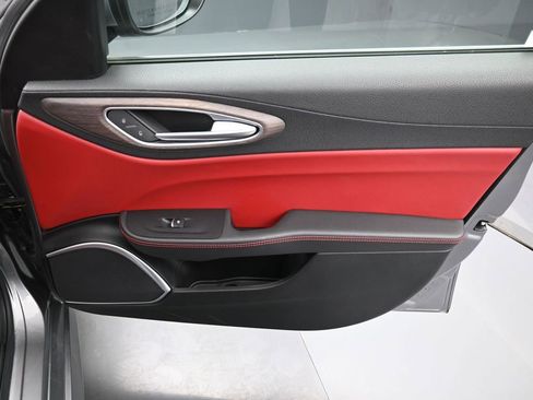 Used 2018 Alfa Romeo Giulia Ti image 35