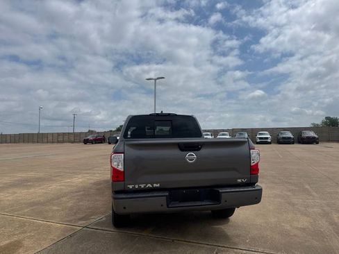 Certified 2022 Nissan Titan SV RWD image 18